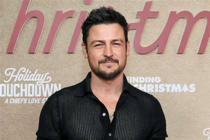 Hallmark Channel&rsquo;s Tyler Hynes and Andrew Walker&rsquo;s BFF Moments Their