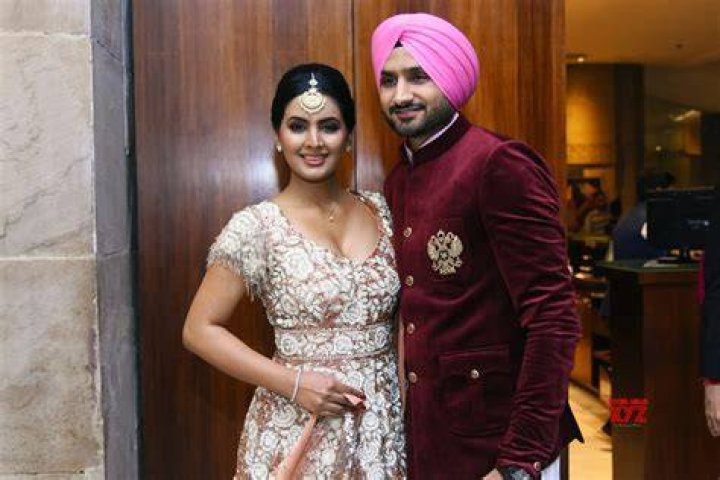 Harbhajan Singh(Bhaji) Wife, Age, Net Worth, Twitter, Daughter, Height