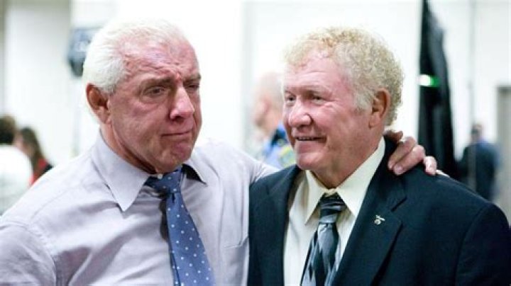 Harley Race puts Ric Flair in the Figure Four