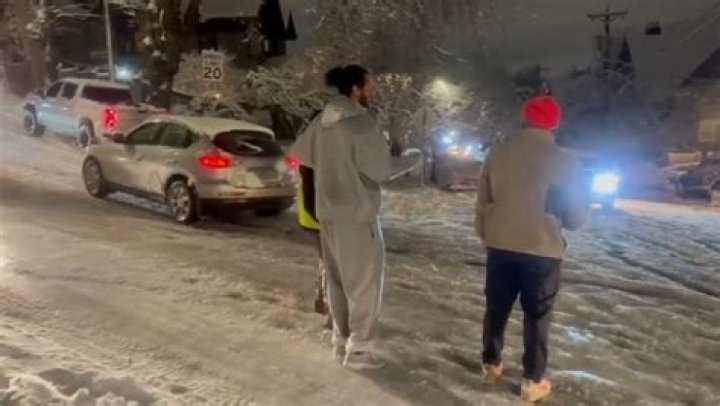“Hats Off to You”: Ex-NFL Star Colin Kaepernick Directing Traffic Near Blizzard
Hit Oregon Make Fans Smile