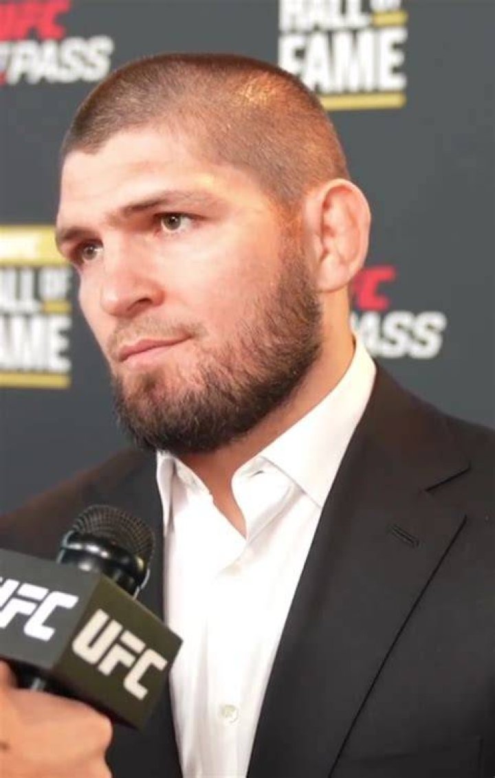 “He Gave Half of What He Made”: $40,000,000 Worth Khabib Nurmagomedov’s “Big
Heart” Moment in an Act of “Generosity” Revealed by His Coach