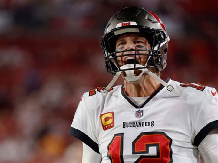 “Hey Brady, I Want You”: Despite Watching Tom Brady Destroy Stephen Colbert on
Live TV, 22 Year Old Young Star Challenged 7X Champ Years Ago & Lost