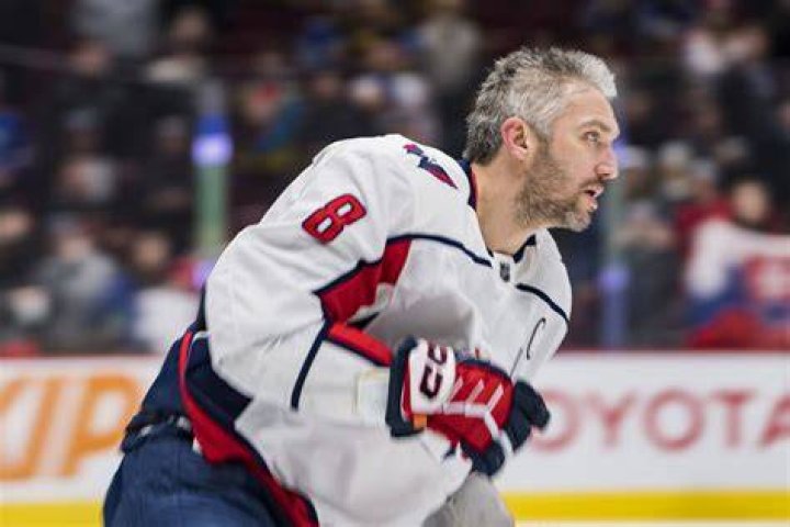 “His Teeth Got Knocked Out“: UFC Commentator Joe Rogan Once Went Crazy Over This
NHL Star’s Ability to ‘Take It’
