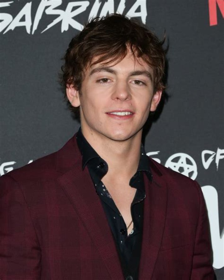 Hot Ross Lynch Pictures POPSUGAR Celebrity Photo 5