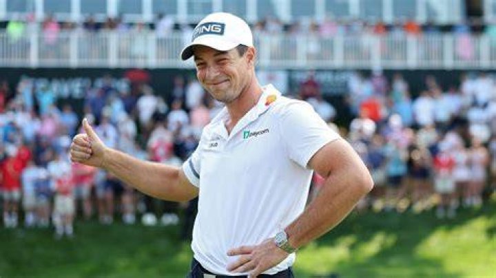 Hours After His Unique ‘Date’ Tickled Their Laughing Bones, Viktor Hovland Stuns
Fans With a Big Feat