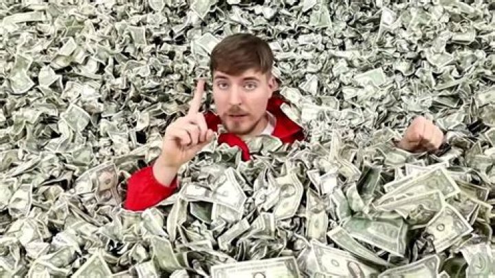 How Did MrBeast Giveaway Nearly $8 Million in 2022 via His YouTube Videos?