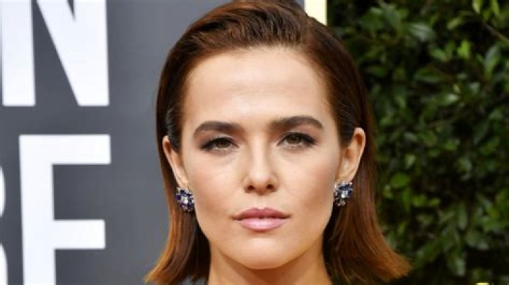 How Much Is Zoey Deutch Net Worth 2023?