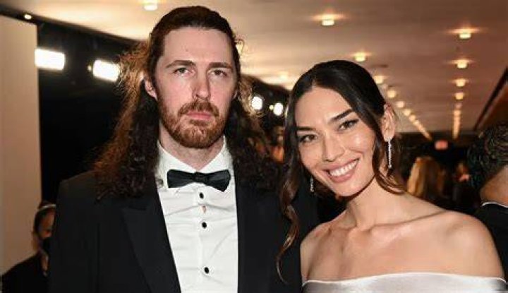 Hozier Bio Girlfriend, Gay, Dating, Age, Height, Net Worth