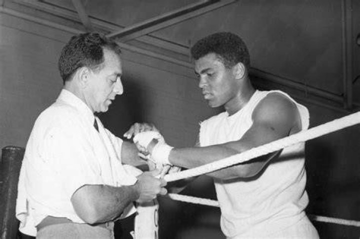 ‘I Hate That I Am Reading This’: Boxing Community Left Stunned as Legendary
Trainer Tragically Passes Away