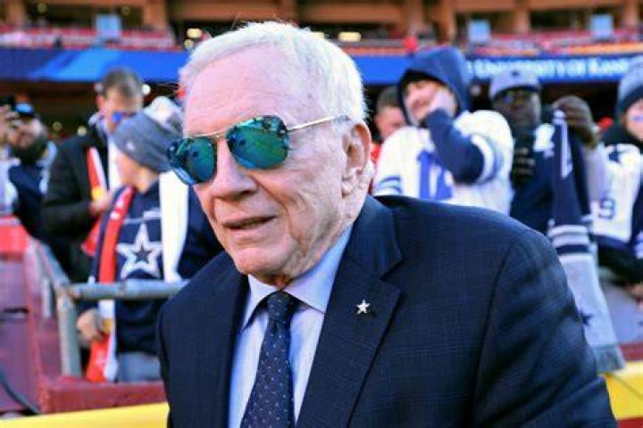 “I’m Looking at the Picture… and I Said…”: Cowboys Legend Michael Irvin Isn’t
Buying In on Jerry Jones’ Leaked 1957 Desegregation Photo