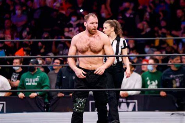 Jon Moxley Defeats Bryan Danielson At Dynamite Grand Slam, Becomes AEW Champion