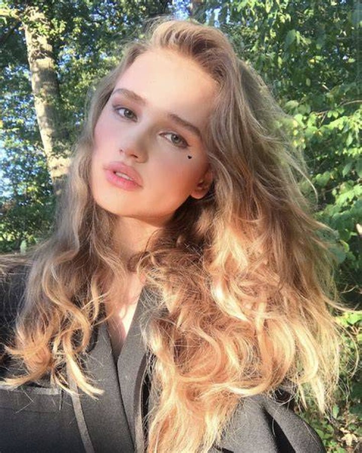 Julia Gisella Bio, Age, Height, Career, Net Worth, Facts