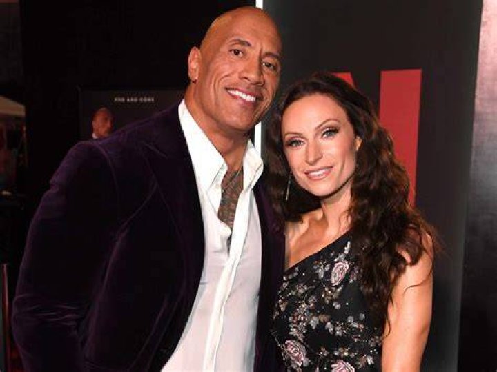 Just Like Amber Heard, Dwayne Johnson’s Wife Lauren Hashian Gets Injured,
Pictures From a Rare Public Outing Puts Everyone on Notice