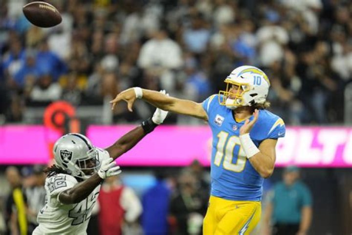 Justin Herbert Has a Classic Response to Patrick Mahomes’ Take On His
Play Making Skills