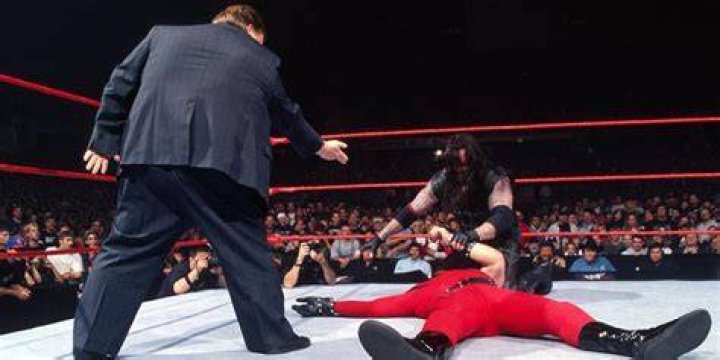 Kane v Undertaker Judgment Day 1998 Cropped