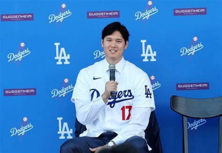 LA Dodgers Fans Extend Warm Gesture to Shohei Ohtani After Blockbuster $700M
Signing
