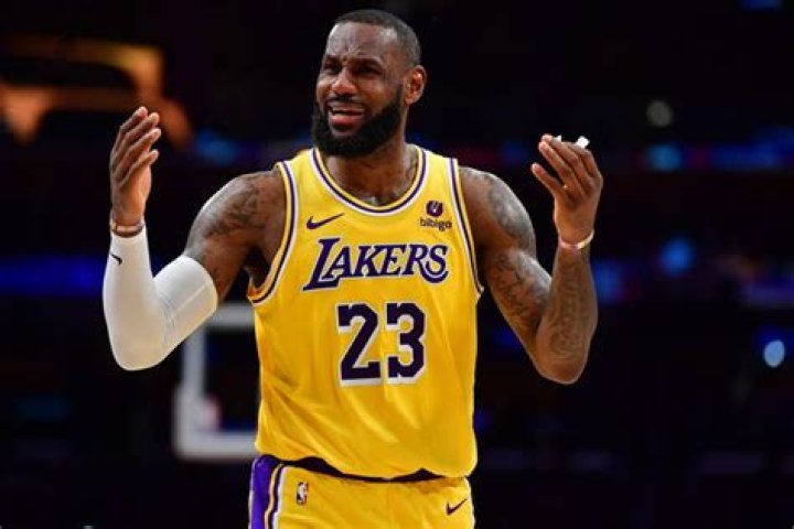 Lakers Fan’s $100,000 Shot Catches Strays for LeBron James’ Teammates: “Sub Him
For (Austin) Reaves”