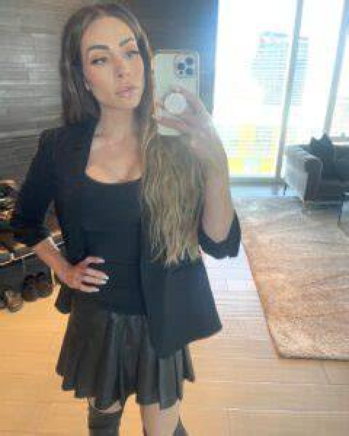 Leila Hormozi Height, Weight, Bra Size, Hair, Eye Color Stark Times