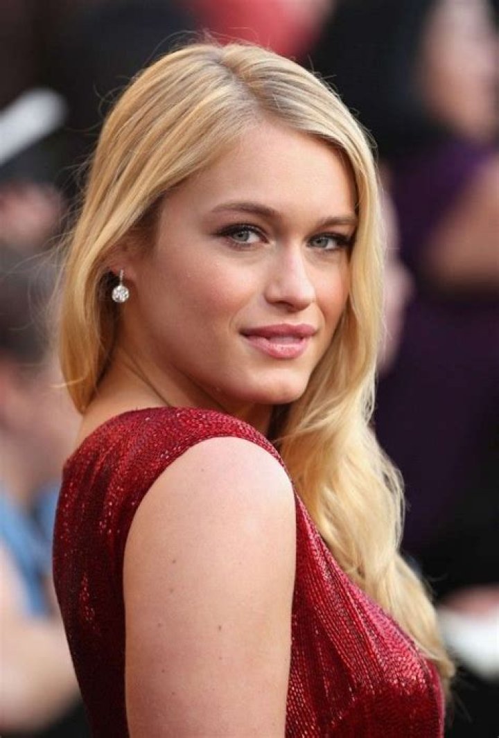 Leven Rambin as Glimmer in The Hunger Games