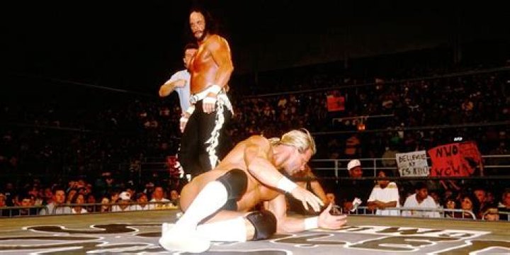 Lex Luger vs Randy Savage