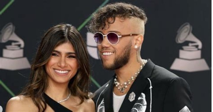 Mia Khalifa y Jhay Cortez presumen su romance en los Latin Grammy 2021