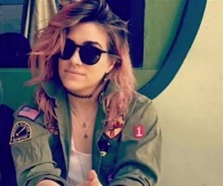 Mia Swier Biography Facts, Childhood, Family Life & Achievements