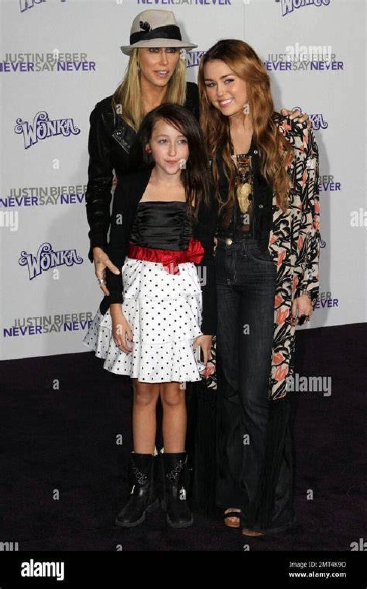 Miley Cyrus says her little sister Noah Cyrus pushed the button to take