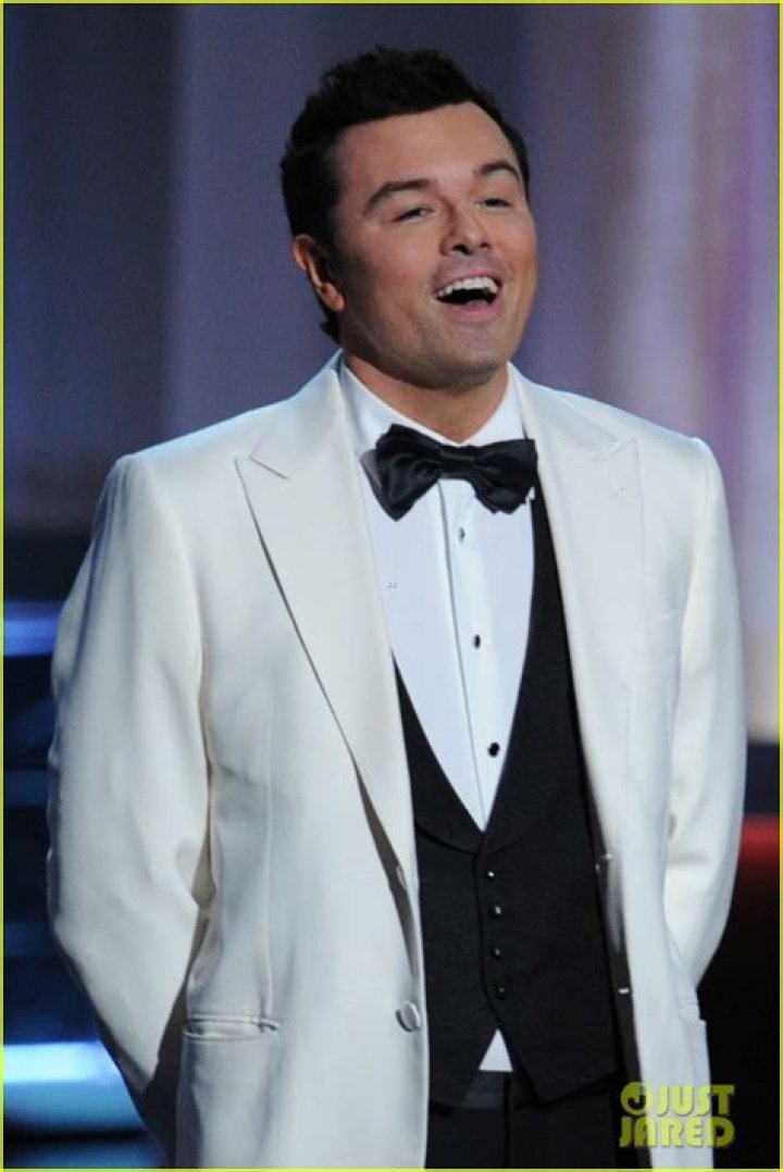 New Couple Alert! Seth MacFarlane Dating Pitch Perfect Actress Alexis