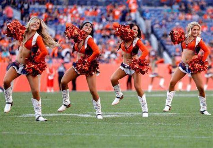 NFL cheerleaders heat up the winter weather in Week 14 Photos NFL