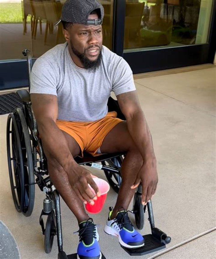 “No More Dumb Sh*t”: Days After 44-YO Fitness Fanatic Kevin Hart Ended Up In
Wheelchair, He Vows to Be More Responsible