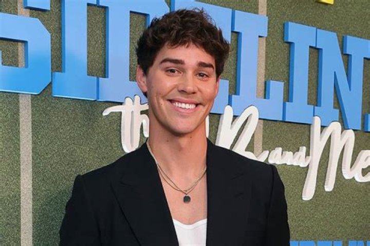 Noah Beck's 2024 Love Life: Unraveling The Mystery