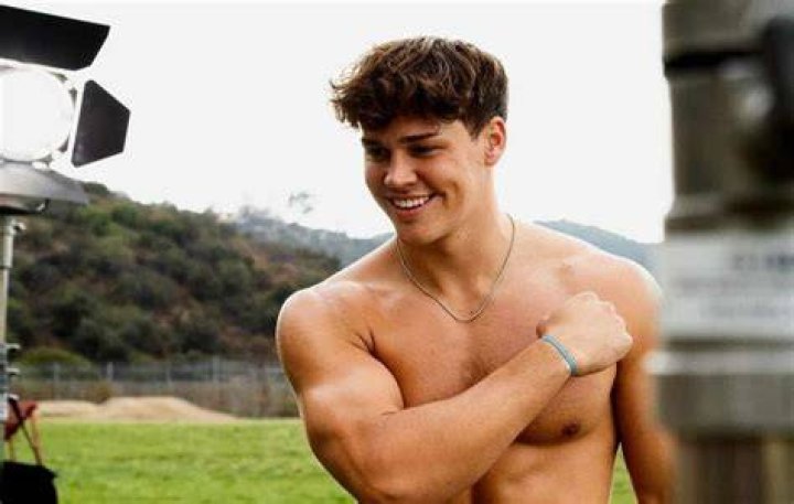 Noah Beck Age, Height, Biography 2023 Wiki, Net Worth, Girlfriend