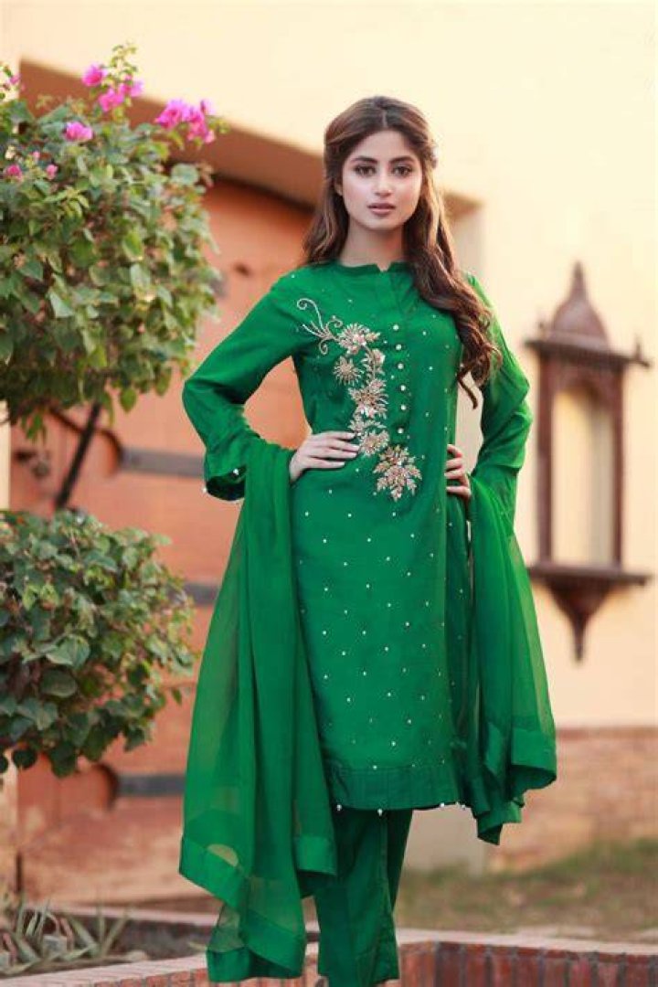 Pakistani Women Dresses, Pakistani Girl, Pakistani Dress Design, Hot