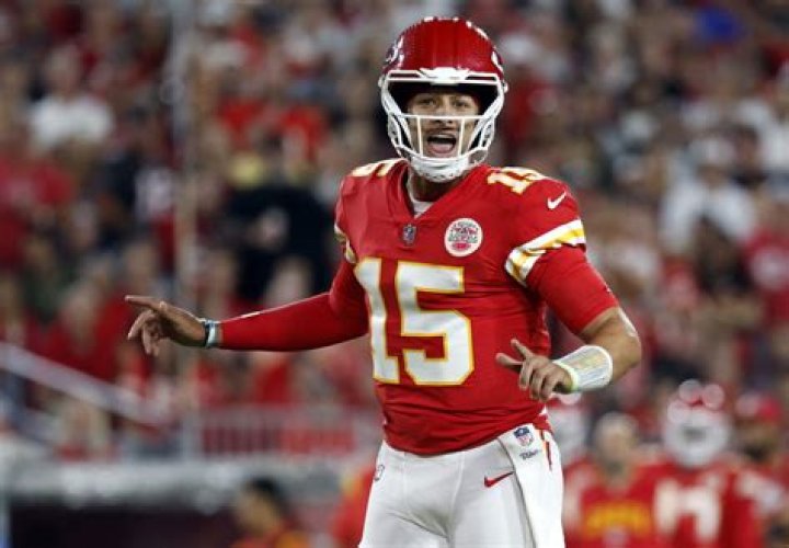 Patrick Mahomes Silences Haters After Chiefs Face Backlash for Disrespectful
‘Snow Globe’ Huddle During Raiders Win