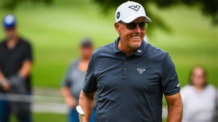Phil Mickelson, Who Was Left Devastated After His Wife and Mom’s Cancer
Diagnosis in 2009, Pulled Through by Believing in a Quote Shared by a Good
Friend