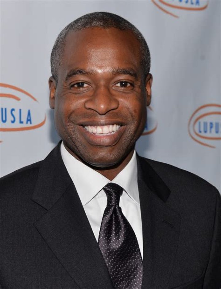 Phill Lewis Bio, Facts, Family Life of Actor