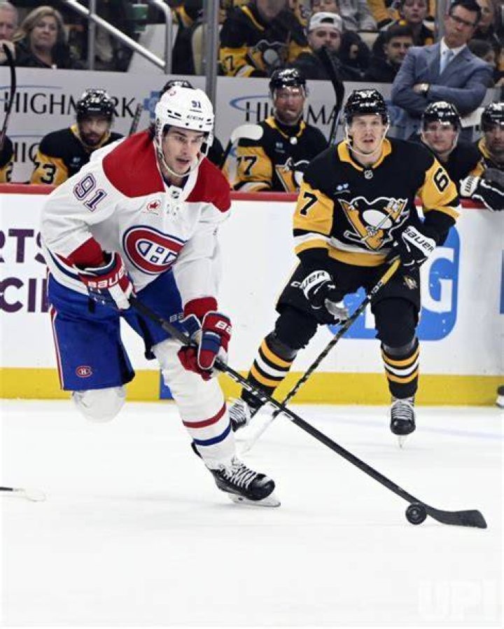 Photo Canadiens Sean Monaha Takes Shot in First Period in Pittsburgh