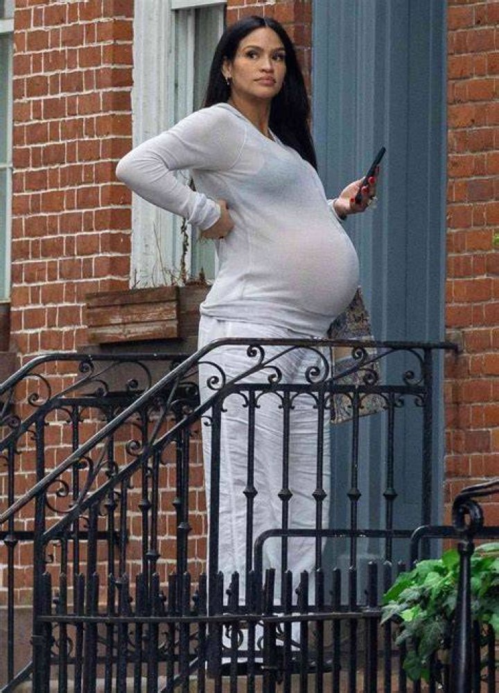 Pregnant Cassie Nervous to Mom &lsquo;I Don&rsquo;t Want to Lose Myself&rsquo;