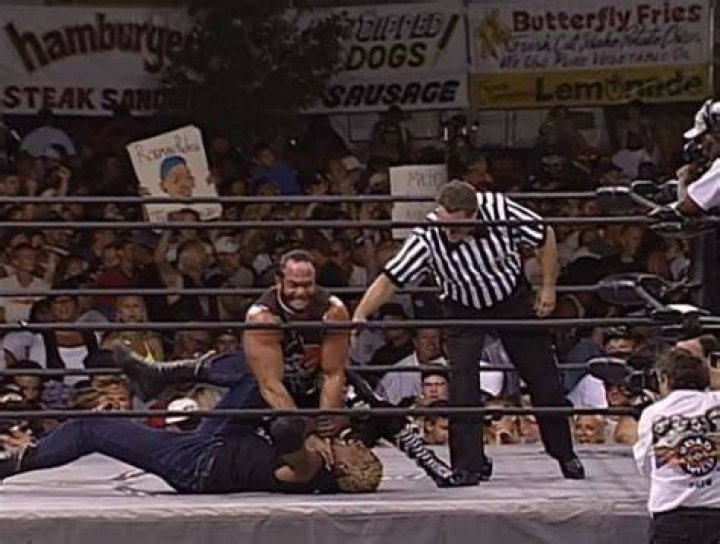 Randy Savage v Dennis Rodman Road Wild 1999 Cropped