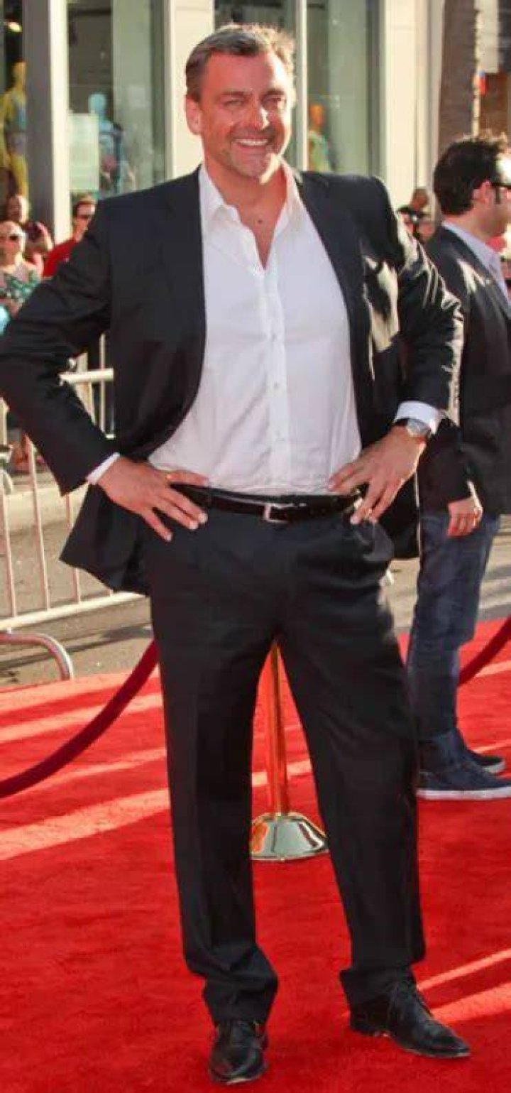 Ray Stevenson Height