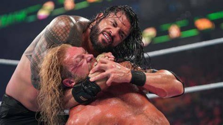 reigns v edge