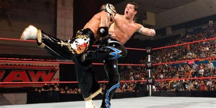 Rey Mysterio v Evan Bourne Raw October 27, 2008 Cropped