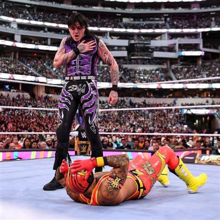 Rey Mysterio v R-Truth Over The Limit 2011 Cropped