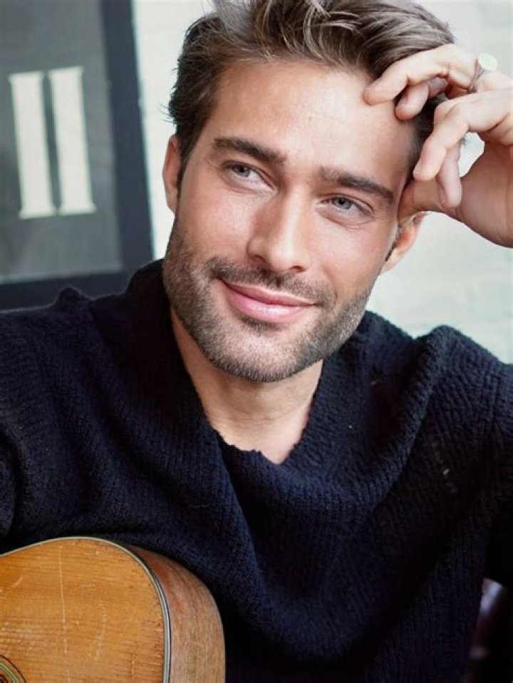 Rodrigo Guirao debuta en Espa&ntilde;a con 'Bienvenidos a Lolita' 880x