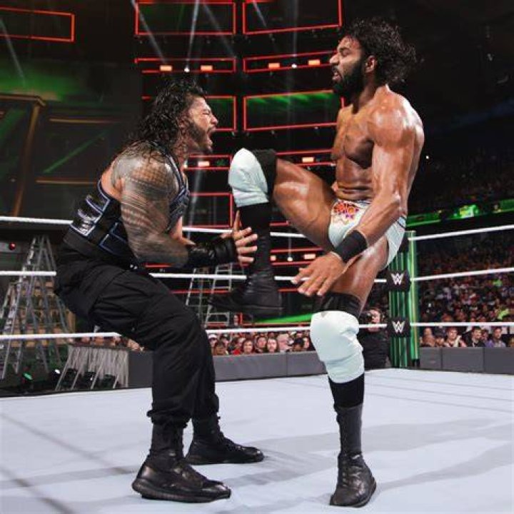 Roman Reigns vs. Jinder Mahal