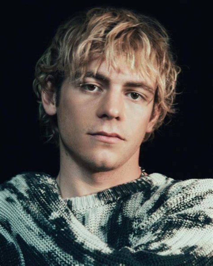 Ross Lynch 'Teen Beach Movie' Premieres TONIGHT! Photo 578485