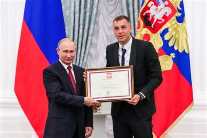 Russia’s First Openly Gay Athlete Calls Out Russian Men’s Soccer Star for
‘Supporting War’ and His Anti-LGBTQ Stance – “God Bring Me Back to 2018”