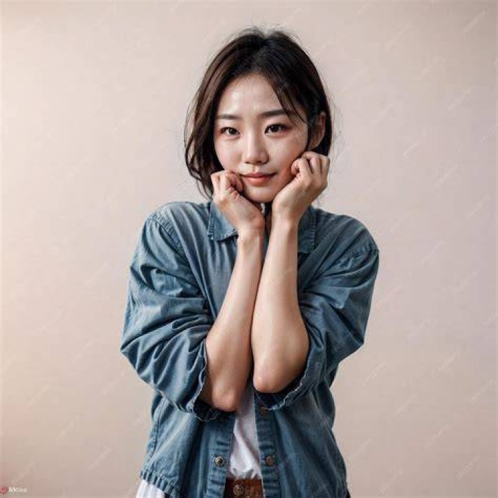 *shy* KOREAN GIRL GOES ON OMEGLE FOR THE FIRST TIME YouTube