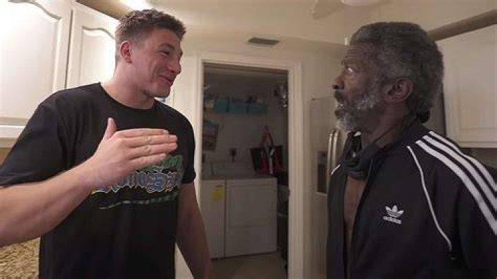 SteveWillDoIt changes homeless man&rsquo;s life with apartment, job & 25k