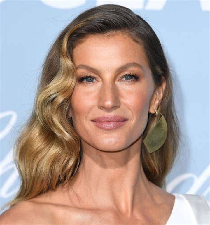 Supermodel Gisele Bündchen Launched an Entire Line After Struggling Her Teenage
Feeling Anxious About Herself